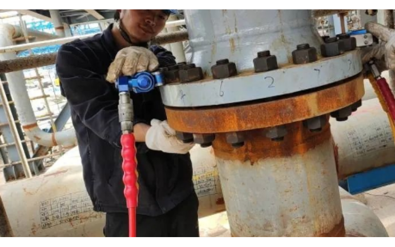 冶金余热回收设备螺栓安装预紧选用KWZK爱体育在线注册,爱体育（中国）液压力矩扳手