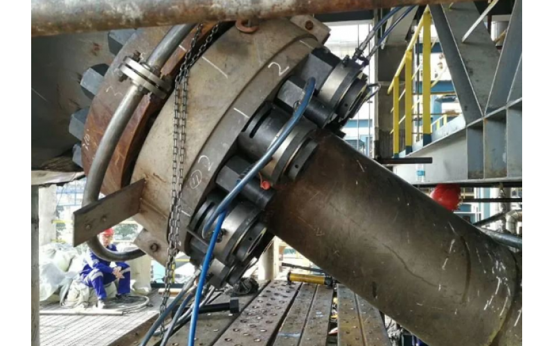 化肥氨合成塔顶盖螺栓预紧客户选用爱体育在线注册,爱体育（中国）KWZK液压螺栓拉伸器